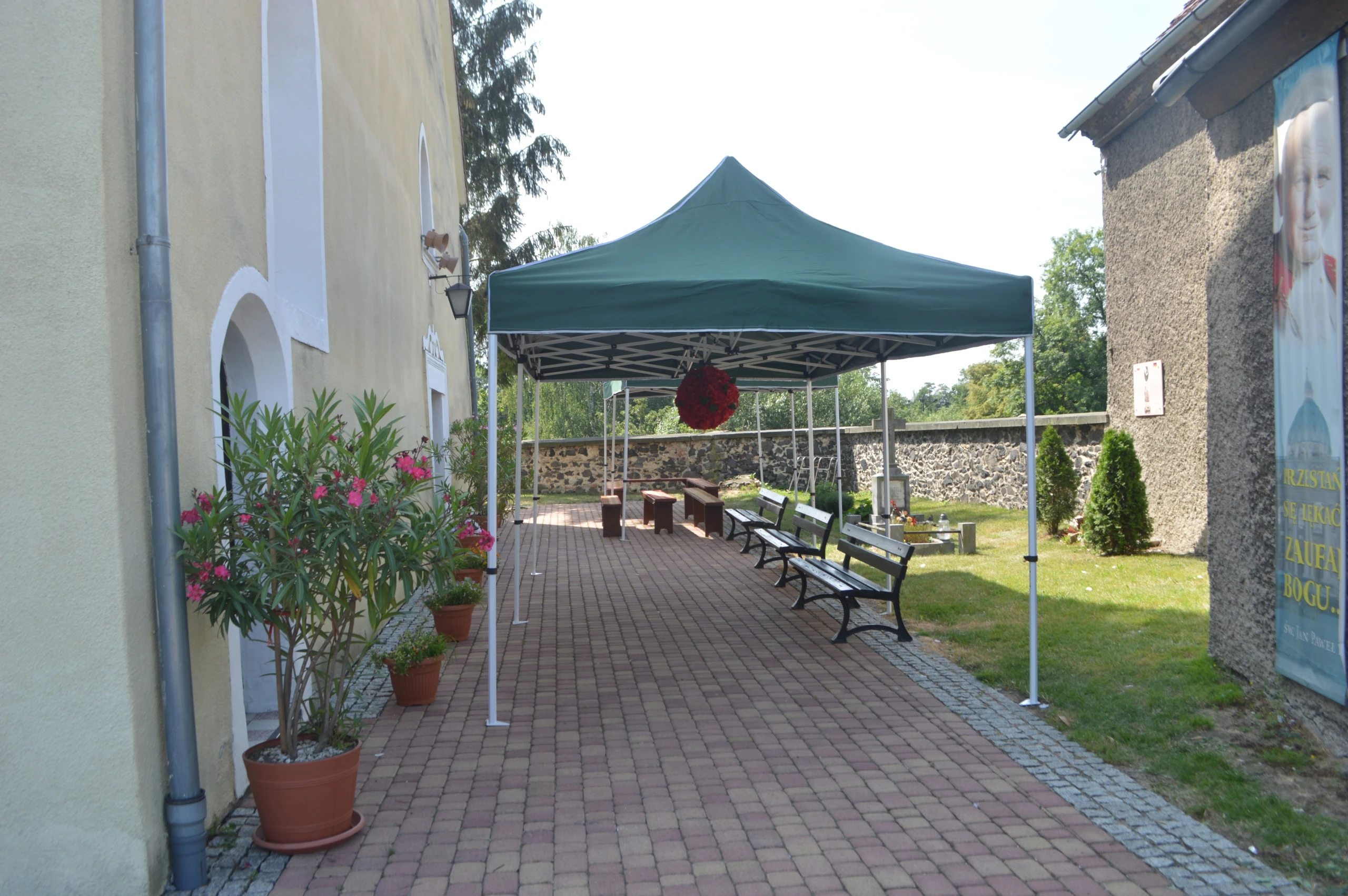 Widok na plac przedkościelny