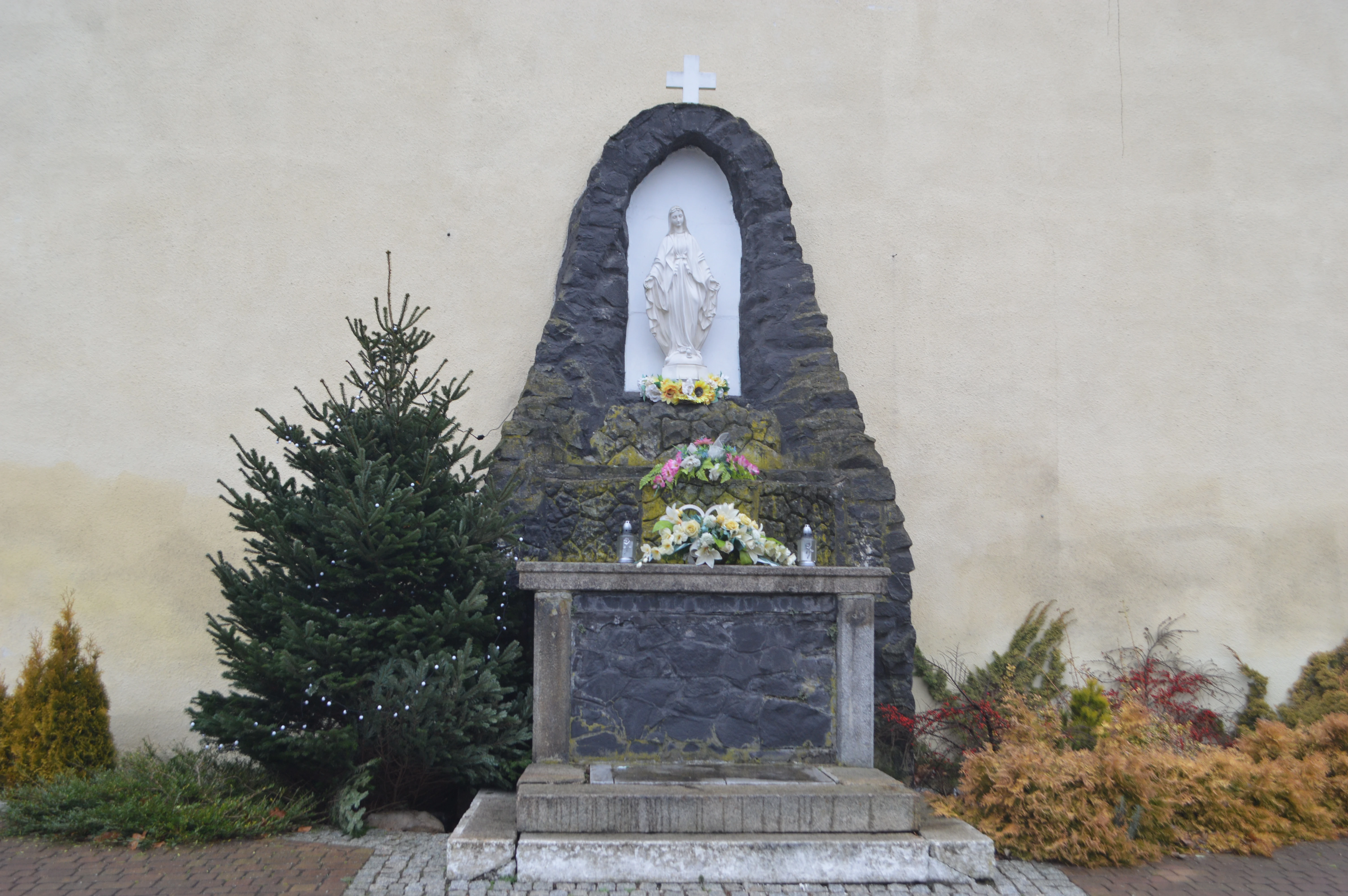 Front Kosciola NMP w Uniegoszczy